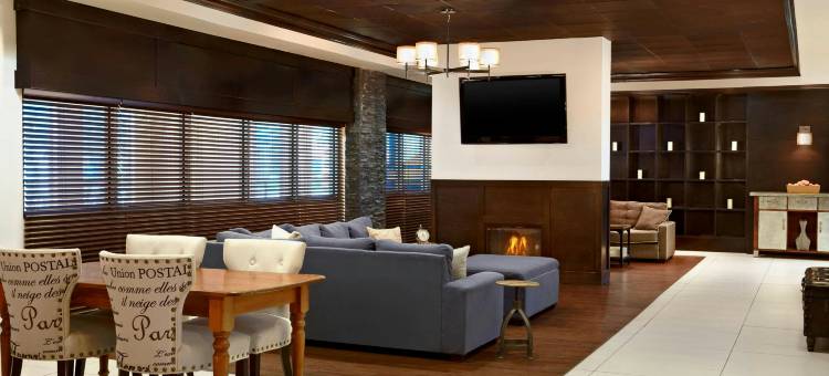 卡尔加里西福朋喜来登套房酒店(Four Points by Sheraton Hotel & Suites Calgary West)图片
