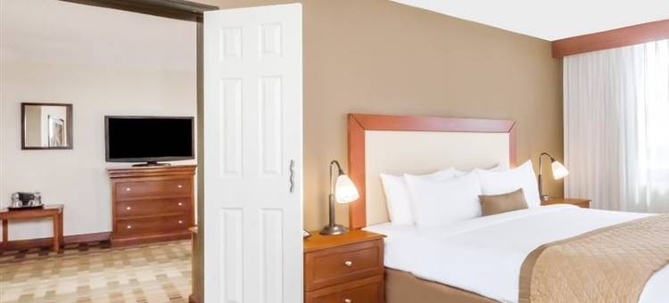 Clarion Hotel & Suites Mount Laurel图片