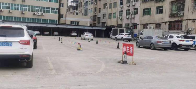 施秉鸿鑫商务酒店(夜漂景区大门店)图片