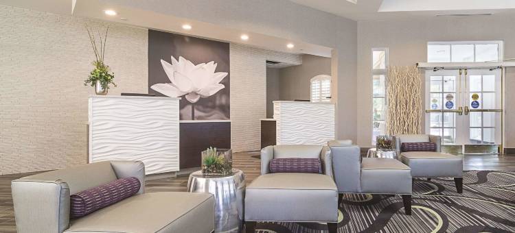 凤凰城迈措沃西拉昆塔温德姆套房酒店(La Quinta Inn & Suites by Wyndham Phoenix Mesa West)图片