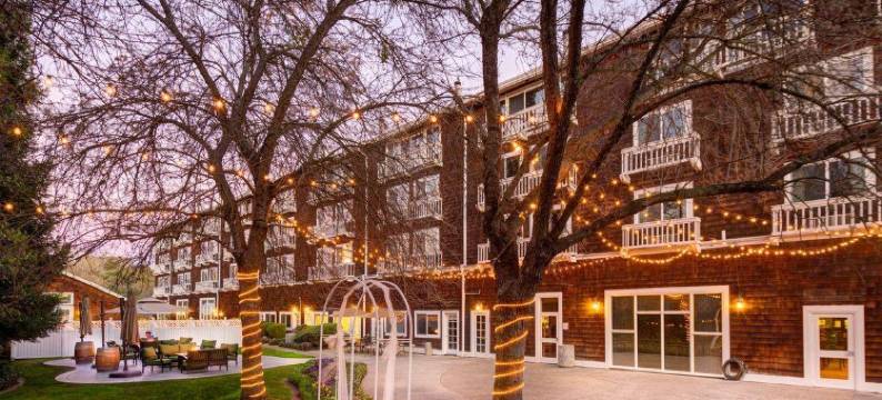 纳托马旅店(Lake Natoma Inn)图片