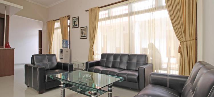 红多兹酒店-靠近哈特诺购物中心3(RedDoorz Near Hartono Mall 3)图片