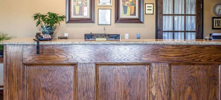 欧克博奇套房罗德威旅馆(Rodeway Inn & Suites Near Okoboji Lake)图片