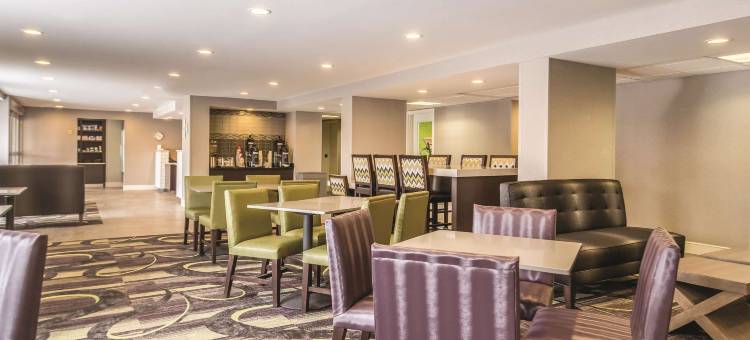 克里夫兰机场北拉昆塔温德姆套房酒店(La Quinta Inn & Suites by Wyndham Cleveland - Airport North)图片
