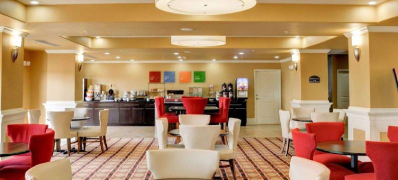 史密斯堡I-540舒适套房酒店(Comfort Inn & Suites Fort Smith I-540)图片