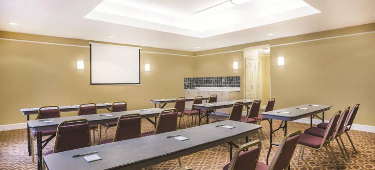 亚特兰大斯托克布里奇拉昆塔温德姆套房酒店(La Quinta Inn & Suites by Wyndham Atlanta Stockbridge)图片