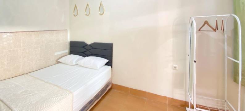 Adipura Guesthouse Syariah Mitra RedDoorz Near Terminal Nganjuk图片