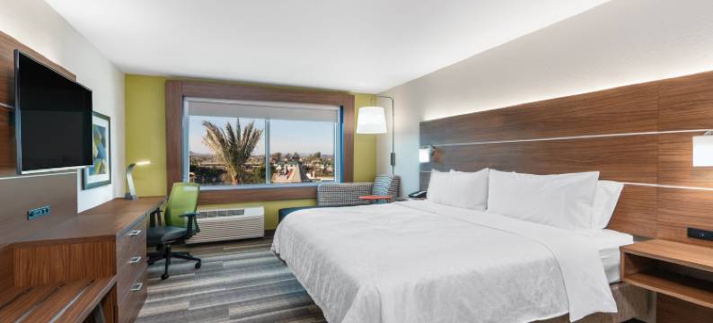 哈瓦苏湖城伦敦桥智选假日套房酒店(Holiday Inn Express & Suites LAKE HAVASU - LONDON BRIDGE by IHG)图片