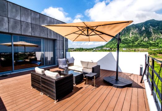 Lucid M Hotel Overview