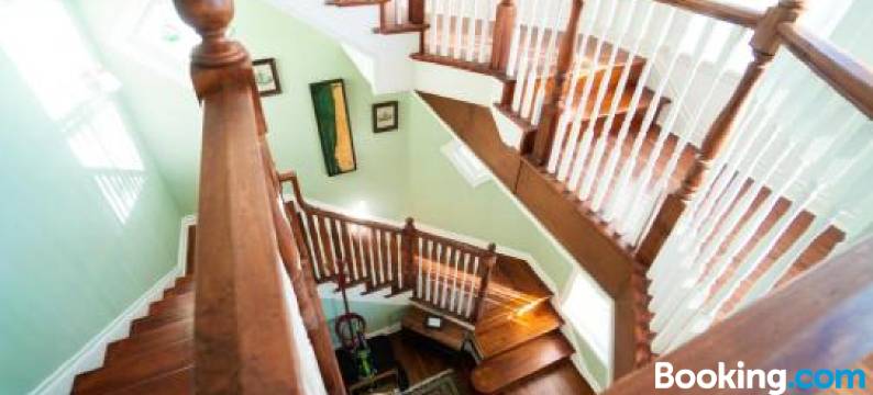 Endeavour House图片