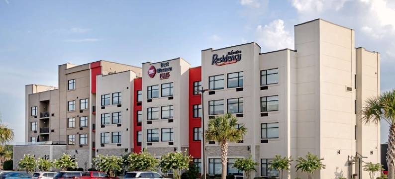 瓦瑞诺宾贝斯特韦斯特优质行政公寓(Best Western Plus Executive Residency Rigbys Water World Hotel)图片