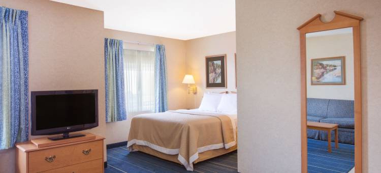布里奇波特戴斯套房酒店-克拉克斯堡(Days Inn & Suites by Wyndham Bridgeport - Clarksburg)图片