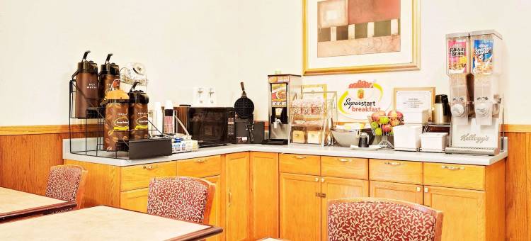 马歇尔速8酒店(Super 8 by Wyndham Marshall)图片