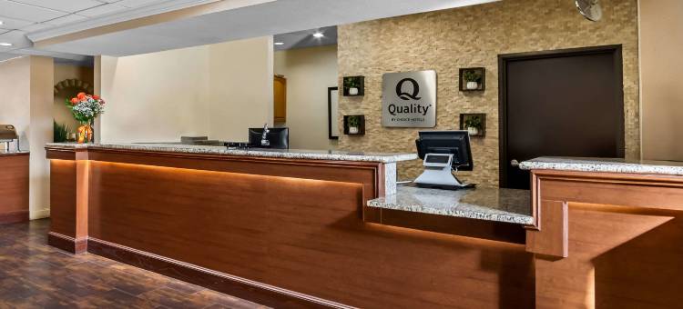 品质酒店套房欧文-拉斯科利纳斯(Quality Suites Irving-Las Colinas)图片