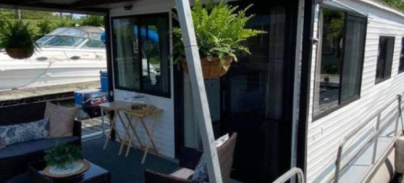 Driftwood Cozy Houseboat on the Water for 2图片