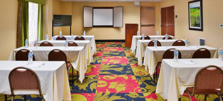 韦恩斯伯勒/斯图亚特德拉福特欢朋旅馆(Hampton Inn Waynesboro/Stuarts Draft)图片