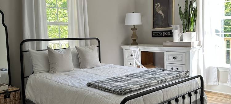 Beautiful Bungalow in Historic District! Sleeps 8.图片