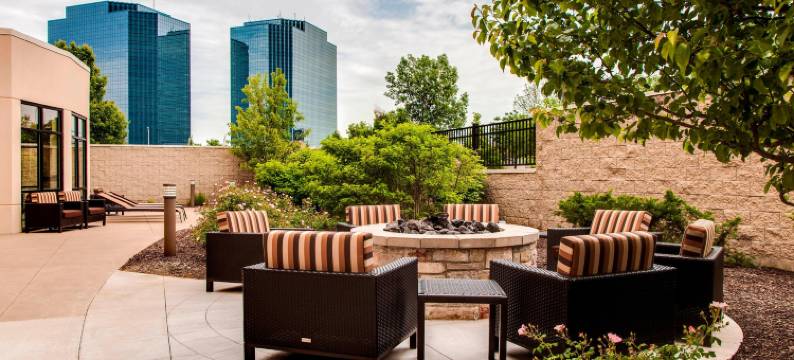 芝加哥绍姆堡/伍德菲尔德购物中心万怡酒店(Courtyard Chicago Schaumburg/Woodfield Mall)图片