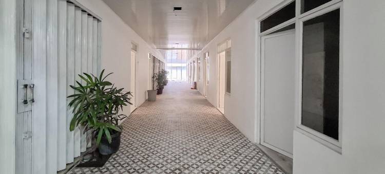 RedDoorz at Grand Mirza Near Pasar Grosir Batik Setono Pekalongan图片