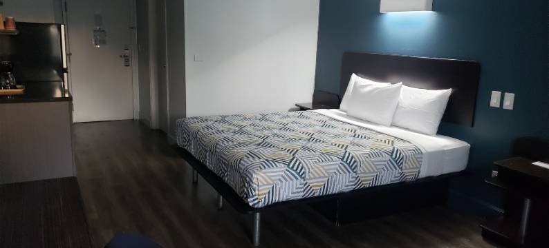 开间6套房 - 希斯皮里亚，加利福尼亚州 - 西主街 - I-15(Studio 6 Suites Hesperia, CA West Main Street I 15)图片