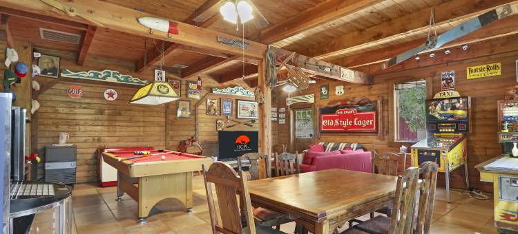 Rustic Luxury and Game Room - Enchanting River Haven图片
