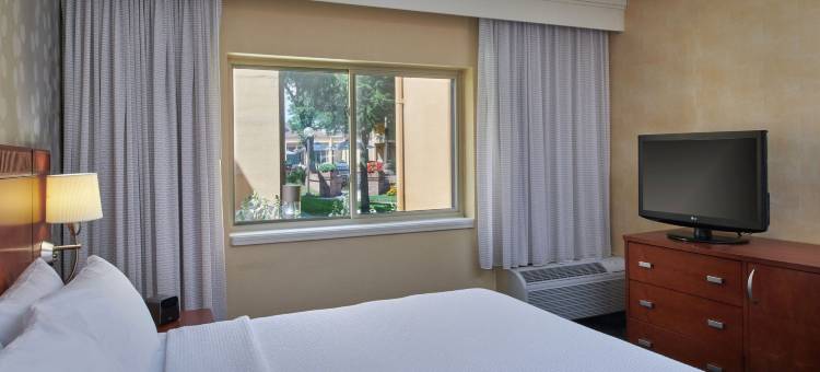 底特律-迪尔伯恩万怡酒店(Courtyard Detroit Dearborn)图片