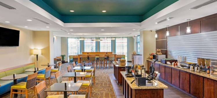 休斯顿威洛布鲁克拉昆塔温德姆套房酒店(La Quinta by Wyndham Houston Willowbrook Vintage Park)图片