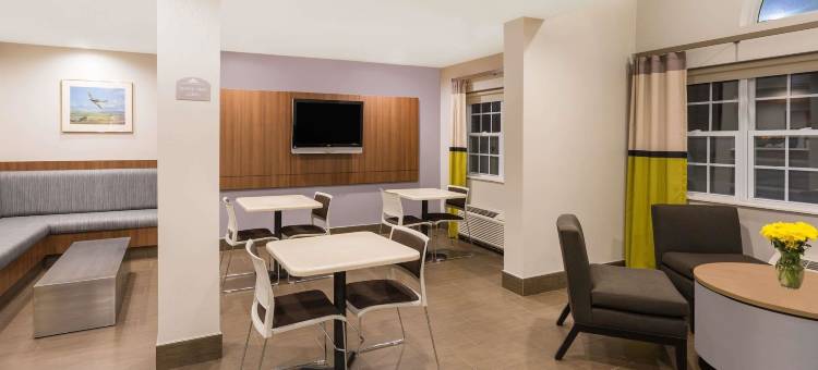 里士满机场麦客达套房酒店(Microtel Inn & Suites by Wyndham Richmond Airport)图片