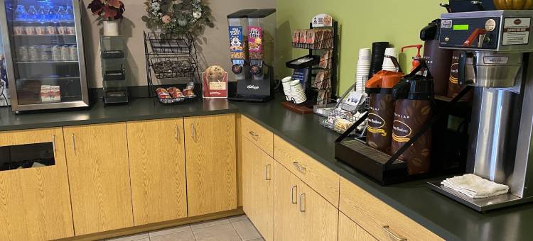 马尼斯特速8酒店(Super 8 by Wyndham Manistee)图片