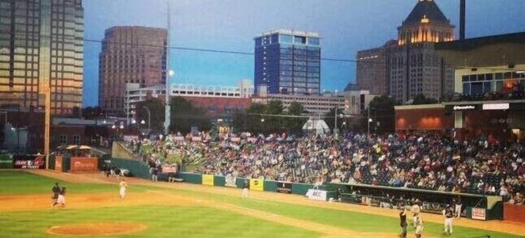 卡纳斯维尔 热水浴缸 游泳池 游戏厅 健身房 无线网络 咖啡(Kernersville Hot Tub  Pool  Arcade Gym Wifi Coffee)图片