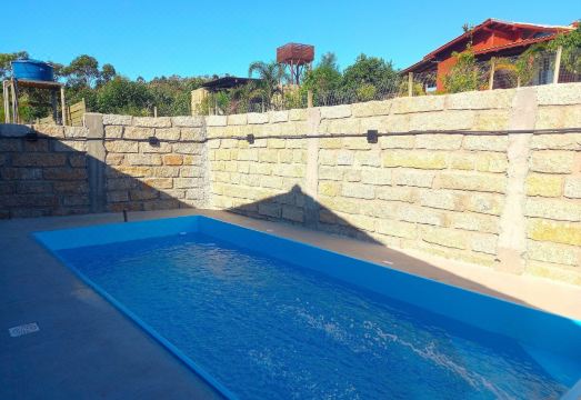 Franca's House - Piscina - Praia do Rosa Hotel Overview