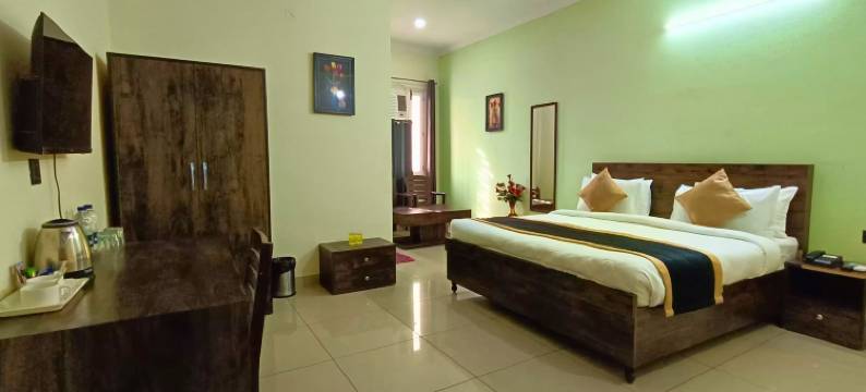 白屋乡村旅馆(White House Country Inn By ShriGo Hotels)图片