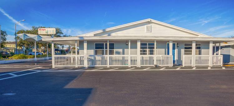 日出酒店 - 由OYO管理泰特斯维尔FL(Sunrise Inn by OYO Titusville FL)图片