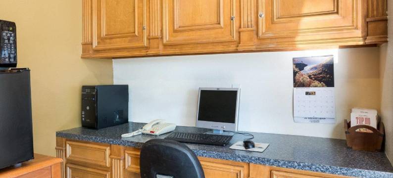 亨布尔IAH罗德威旅馆及套房(Rodeway Inn & Suites Humble IAH)图片