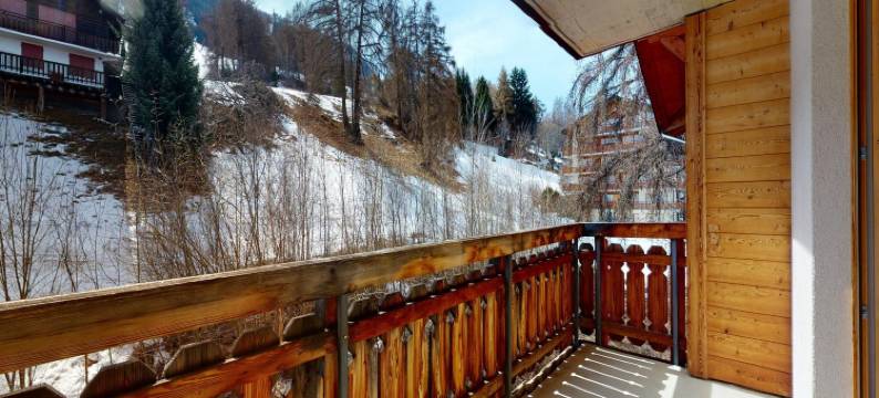 Apartment on floor four with balcony图片