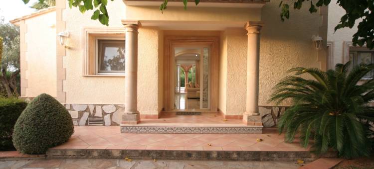 Villa Steps from the Sea图片