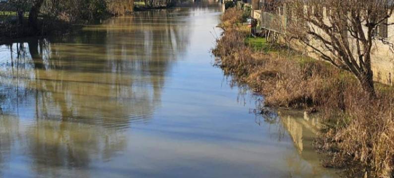 斯坦福镇中心时尚两居室房屋(Stylish 2-Bed House in Stamford Town Centre)图片