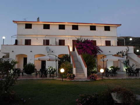 卡塔兰诺别墅酒店