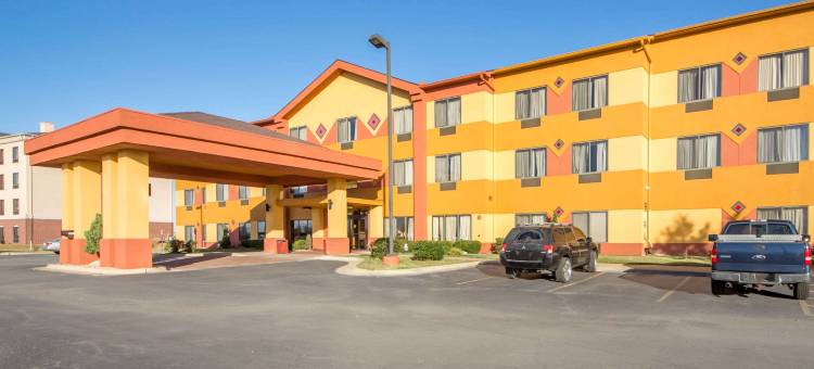 美国中区工业园区凯艺套房酒店(Quality Inn & Suites MidAmerica Industrial Park Area)图片