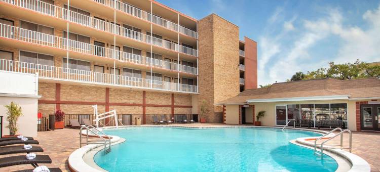 温德姆华美达-坦帕西岸机场南(Ramada by Wyndham Tampa Westshore Airport South)图片