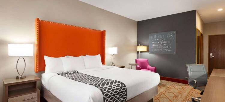 拉克万纳拉昆塔温德姆套房酒店(La Quinta Inn & Suites by Wyndham Lackawanna)图片