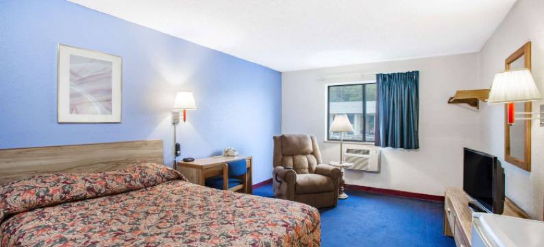 温泉城温德姆速8酒店(Super 8 by Wyndham Hot Springs)图片