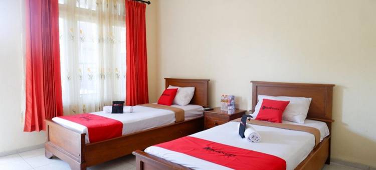 红多兹Plus酒店-近甲亮库苏马体育场(RedDoorz Plus Near Stadion Wijaya Kusuma)图片