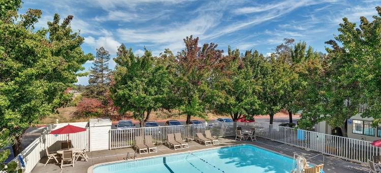 Super 8 by Wyndham Santa Rosa North(Super 8 by Wyndham Santa Rosa North)图片