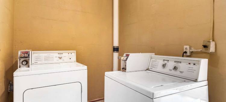 Perry Inn & Suites by Capital O National Fairground GA I 75图片