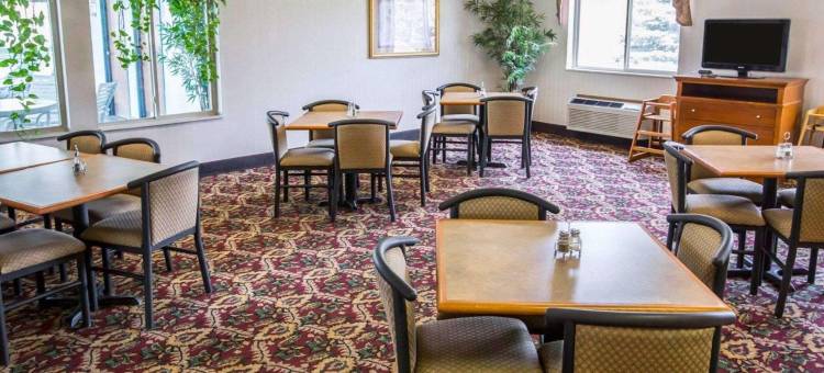 靠近日内瓦湖的伍德斯托克品质酒店旅店和套房(Quality Inn & Suites Woodstock Near Lake Geneva)图片