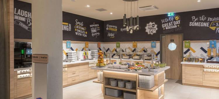 法兰克福机场希尔顿欢朋酒店(Hampton by Hilton Frankfurt Airport)图片