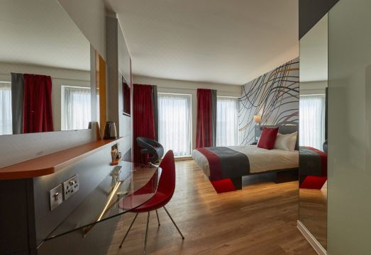 Four Points Flex by Sheraton Dundee Hotel Overview