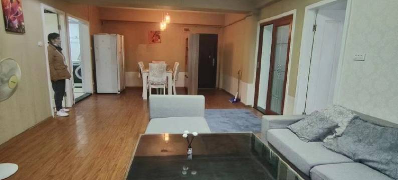 张小鸡和王小Y公寓(翰飞路分店)图片