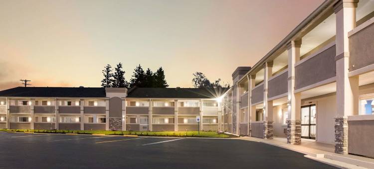 东兰辛大学区-波茵特克拉丽奥旅馆(Clarion Pointe East Lansing University Area)图片